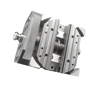 自定心虎鉗+側定位板可將虎鉗定位面在0°與90°之間轉換